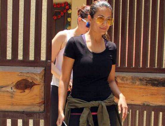 योगा से स्लिम हो रही हैं करीना, PHOTOS में देखें सबूत