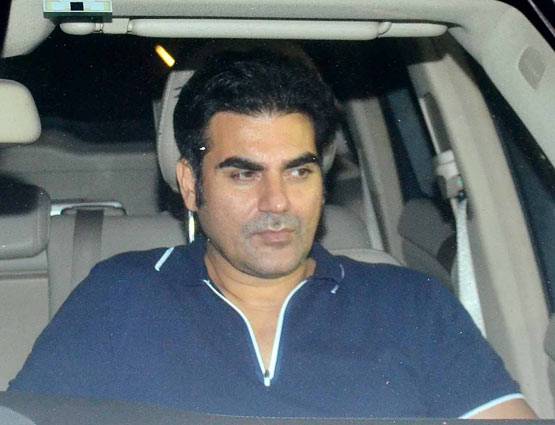 फैमिली पार्टी में 'गर्लफ्रेंड' यूलिया के साथ स्पॉट हुए सलमान