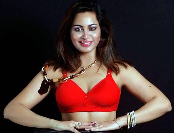 भारत की हार पर बोली मॉडल अर्शी खान - पाकिस्तान है भारतीयों का बाप