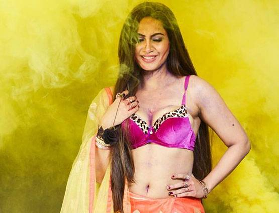 भारत की हार पर बोली मॉडल अर्शी खान - पाकिस्तान है भारतीयों का बाप