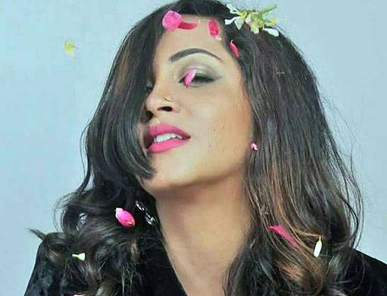 भारत की हार पर बोली मॉडल अर्शी खान - पाकिस्तान है भारतीयों का बाप