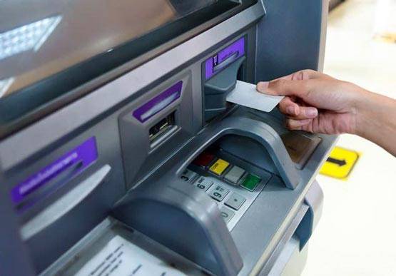 भारतीय ने बनाई वो मशीन, जिससे चॉकलेट नहीं, निकलता है पैसा