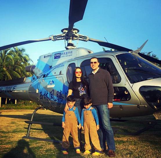 समंदर किनारे BIKINI पहन बेबी बंप के साथ नजर आईं सेलिना जेटली