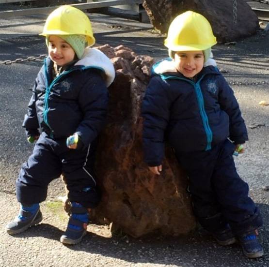 समंदर किनारे BIKINI पहन बेबी बंप के साथ नजर आईं सेलिना जेटली