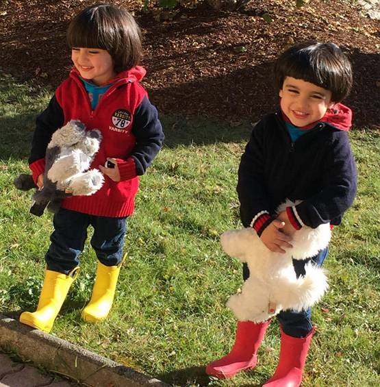 समंदर किनारे BIKINI पहन बेबी बंप के साथ नजर आईं सेलिना जेटली