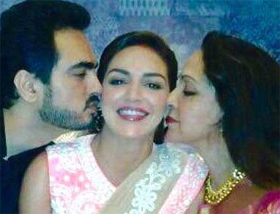 PHOTOS: अपने पति के साथ BABYMOON पर निकलीं ईशा देओल