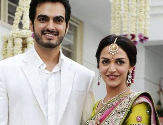 PHOTOS: अपने पति के साथ BABYMOON पर निकलीं ईशा देओल