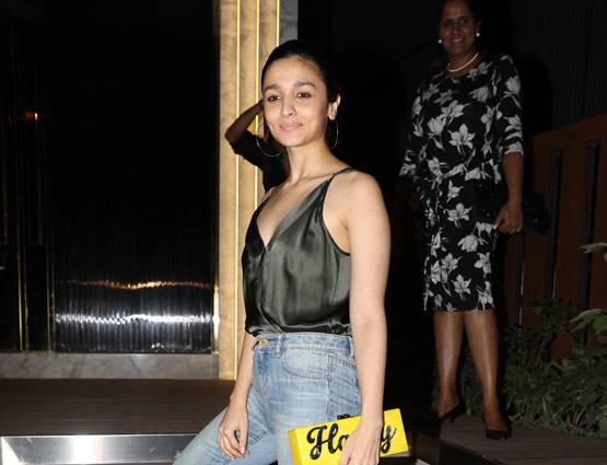 PHOTOS: गौरी की पार्टी में शाहरुख के रहते सुहाना चुरा ले गईं लाइमलाइट