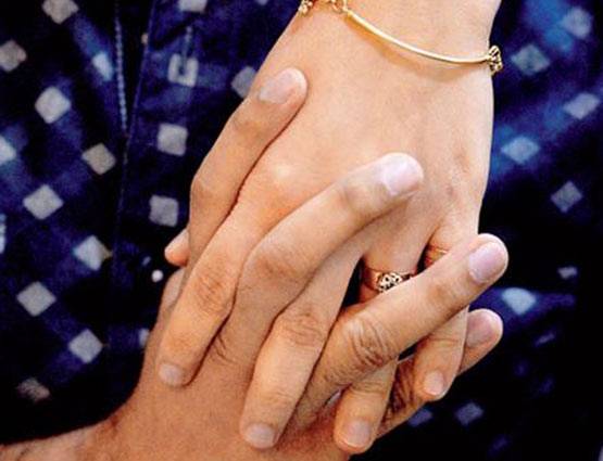 आपके हाथ पकड़ने का अंदाज, खोल देता है आपके प्यार के राज