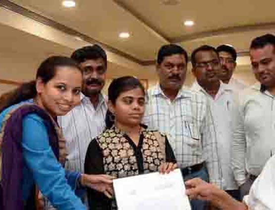 रेलवे ने कर दिया था Disability के कारण रिजेक्‍ट, IAS बन दिया जवाब