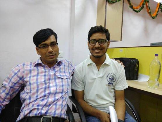 आटा चक्की वाले का बेटा IIT JEE के TOP 50 में, 1 साल नहीं छूआ मोबाइल