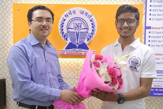 आटा चक्की वाले का बेटा IIT JEE के TOP 50 में, 1 साल नहीं छूआ मोबाइल