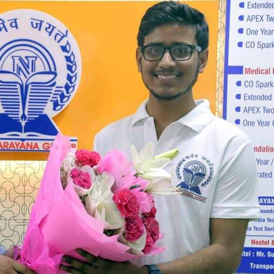 आटा चक्की वाले का बेटा IIT JEE के TOP 50 में, 1 साल नहीं छूआ मोबाइल