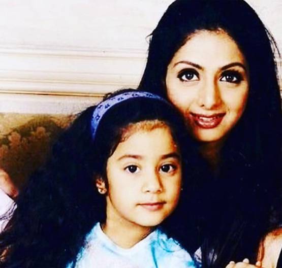 जाह्नवी के फिल्मी करियर से श्रीदेवी नाखुश, कराना चाहती हैं बेटी की शादी