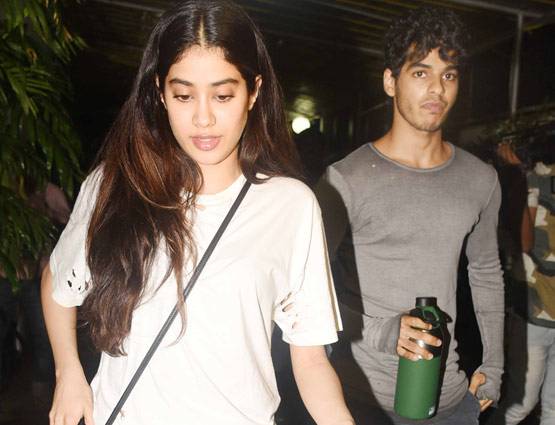 फिल्म देखने साथ फिर शाहिद के भाई के साथ पहुंची श्रीदेवी की बेटी