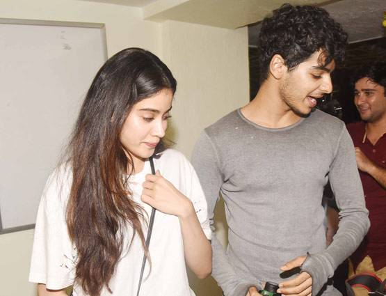 फिल्म देखने साथ फिर शाहिद के भाई के साथ पहुंची श्रीदेवी की बेटी