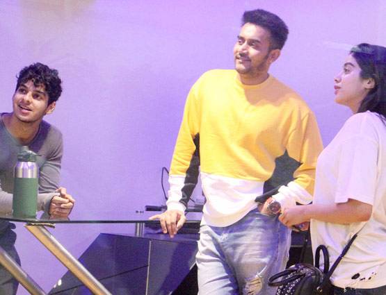 फिल्म देखने साथ फिर शाहिद के भाई के साथ पहुंची श्रीदेवी की बेटी