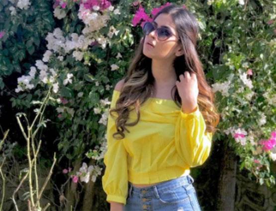 बिकिनी पहने पूल में एन्जॉय कर रही है ‘ये है मोहब्बतें’ की ये एक्ट्रेस