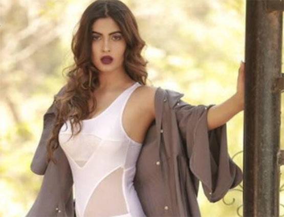 बिकिनी पहने पूल में एन्जॉय कर रही है ‘ये है मोहब्बतें’ की ये एक्ट्रेस