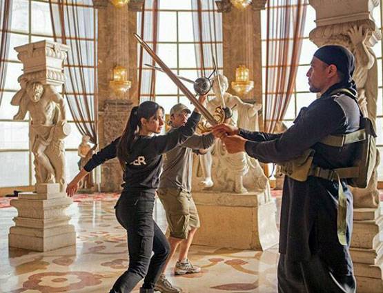 PHOTOS: 'टाइगर जिंदा है' के लिए कटरीना ने हाथ में उठाई बंदूक...