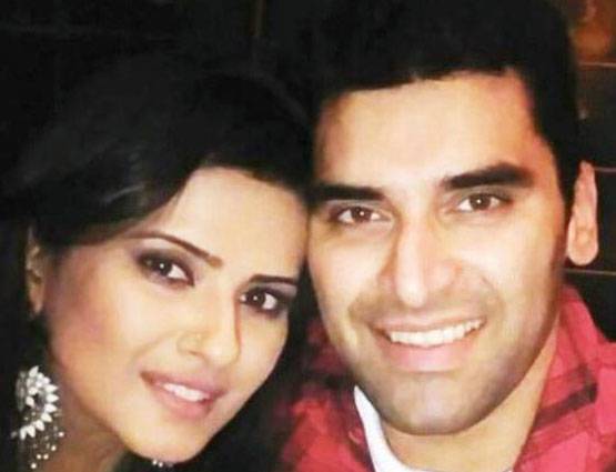 20 साल छोटी है गौतम की पार्टनर, इन सेलेब्स ने नहीं देखी प्यार में उम्र