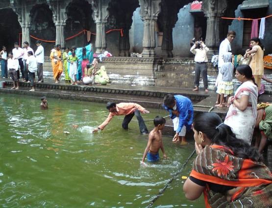 त्र्यंबकेश्‍वर में एक साथ करें ब्रह्मा, विष्‍णु, महेश के दर्शन