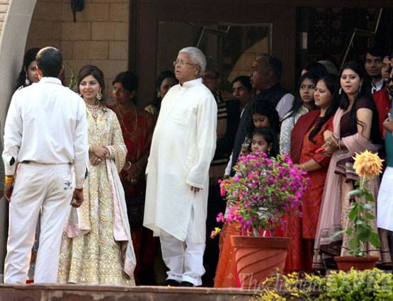 जानें कितने अमीर हैं लालू, और कितना कमाते है उनके परिवार के लोग