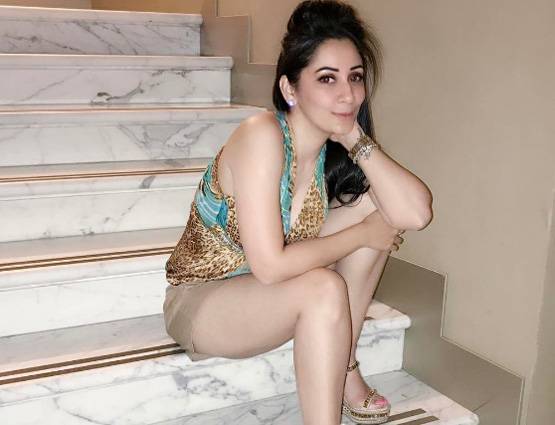 रेड बिकिनी में हॉट दिखीं मान्यता, संजय दत्त की हर हीरोइन भरेंगी इनके आगे पानी