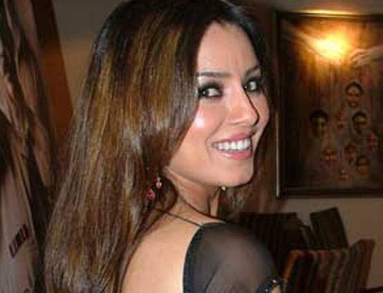 ब्रेकअप से प्रेग्नेंसी तक... विवादों में रही हैं महिमा चौधरी