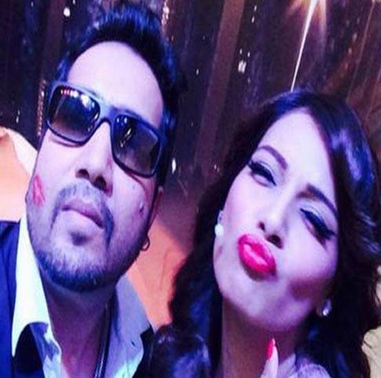 राखी को KISS करके विवादों में आए थे मीका, इस वजह से जा चुके हैं जेल