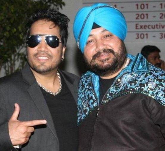 राखी को KISS करके विवादों में आए थे मीका, इस वजह से जा चुके हैं जेल