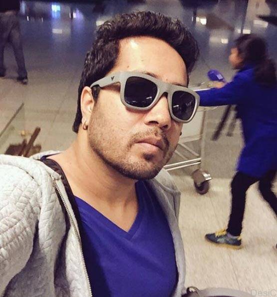 राखी को KISS करके विवादों में आए थे मीका, इस वजह से जा चुके हैं जेल