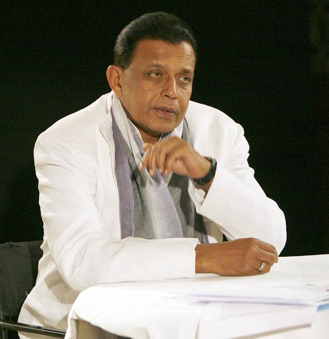 मिथुन दा के जन्मदिन पर देखें उनकी अनदेखी तस्वीरें...