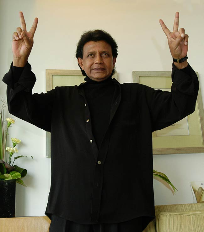 मिथुन दा के जन्मदिन पर देखें उनकी अनदेखी तस्वीरें...