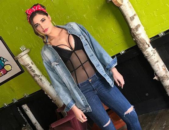 एक्टिंग करियर में फ्लॉप रही ये एक्ट्रेस, अब ला रही है अपना एल्बम