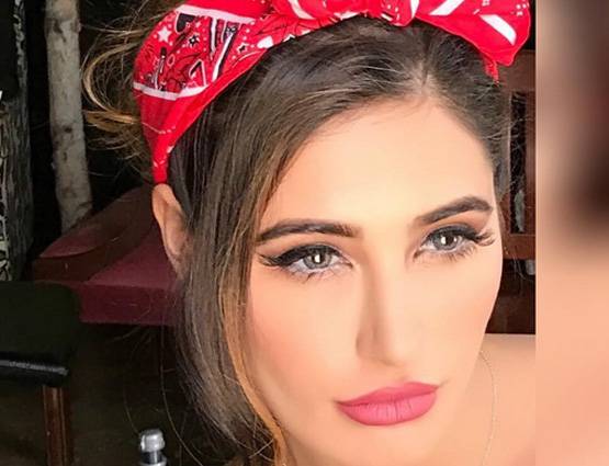 एक्टिंग करियर में फ्लॉप रही ये एक्ट्रेस, अब ला रही है अपना एल्बम