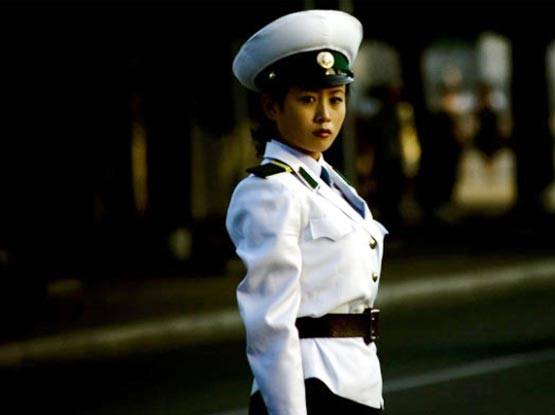 नॉर्थ कोरिया: लड़कियों के लिए ट्रैफिक पुलिस की JOB, आकर्षक होना जरूरी