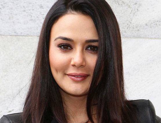 बॉलीवुड के वो 7 स्‍टार्स, जो जब तक पढ़े FIRST क्‍लास ही रहे