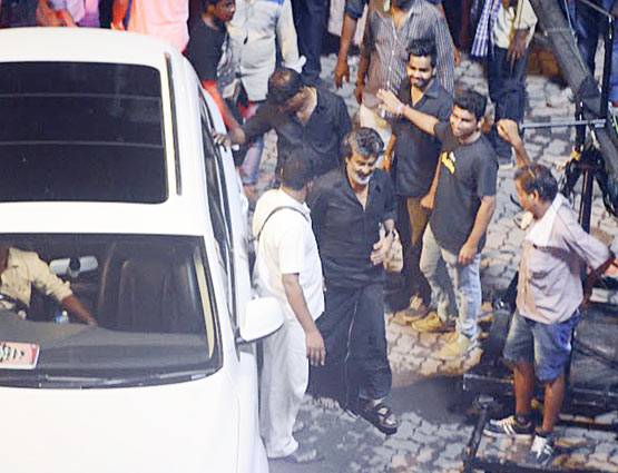 रजनीकांत की फिल्म के सेट से तस्वीरें हुईं लीक, मुंबई में चल रही है शूटिंग