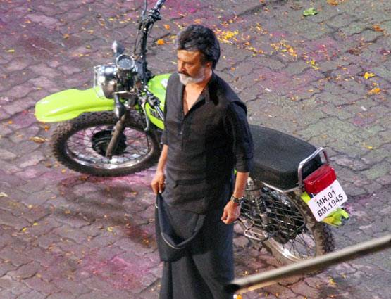 रजनीकांत की फिल्म के सेट से तस्वीरें हुईं लीक, मुंबई में चल रही है शूटिंग