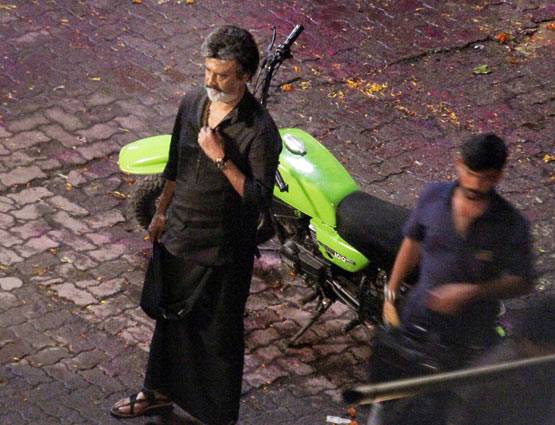 रजनीकांत की फिल्म के सेट से तस्वीरें हुईं लीक, मुंबई में चल रही है शूटिंग