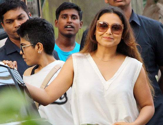 रानी की कमबैक PHOTOS देखकर आप हो जाएंगे हैरान, ब्लू जम्पसूट में आईं नजर