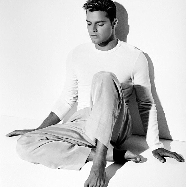 बॉलीवुड से लेकर हॉलीवुड तक सब योग के दीवाने...