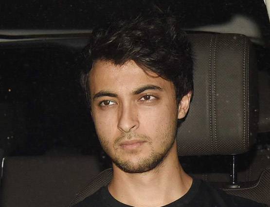 अटेंशन कटरीना! पापा सलीम के साथ सलमान ने यूलिया को दिखाई टयूबलाइट