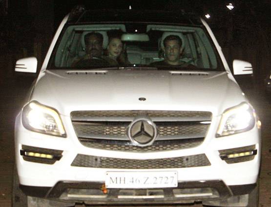 अटेंशन कटरीना! पापा सलीम के साथ सलमान ने यूलिया को दिखाई टयूबलाइट