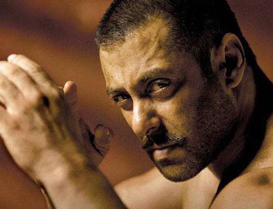 आधे हिंदू आधे मुस्लिम हैं सलमान खान, कभी डायरेक्‍टर ने निकाला था बाहर