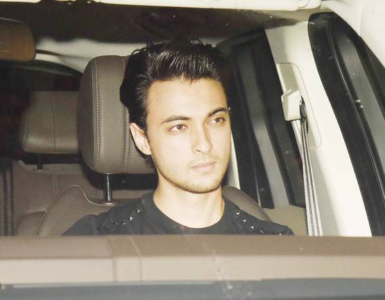 सलमान ने दी ईद पार्टी, जश्न में शामिल हुईं अरबाज की EX वाइफ मलाइका