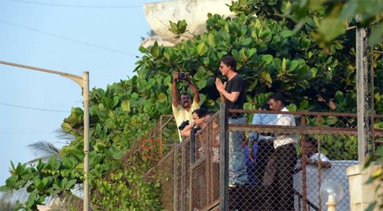 50 रुपये थी शाहरुख खान की पहली सैलरी, 25 साल में कमाई इतनी दौलत