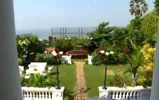 50 रुपये थी शाहरुख खान की पहली सैलरी, 25 साल में कमाई इतनी दौलत