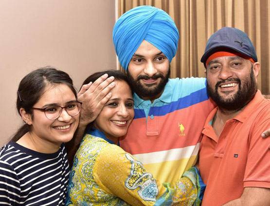 पहले अटेम्‍ट में UPSC टॉपर बने अनमोल शेर सिहं बेदी, जानें किसने की मदद